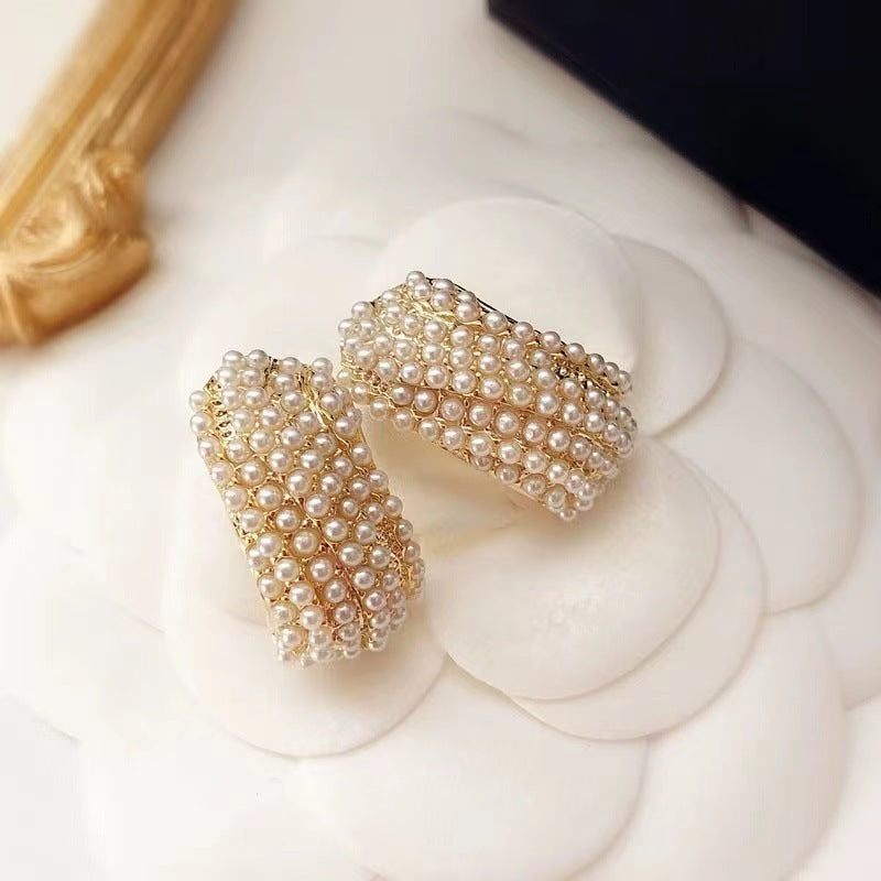 Velin Pearl Studs